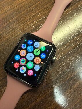 Apple Series 3 GPS 42mm Watch in Space Gray- Excellent Condition